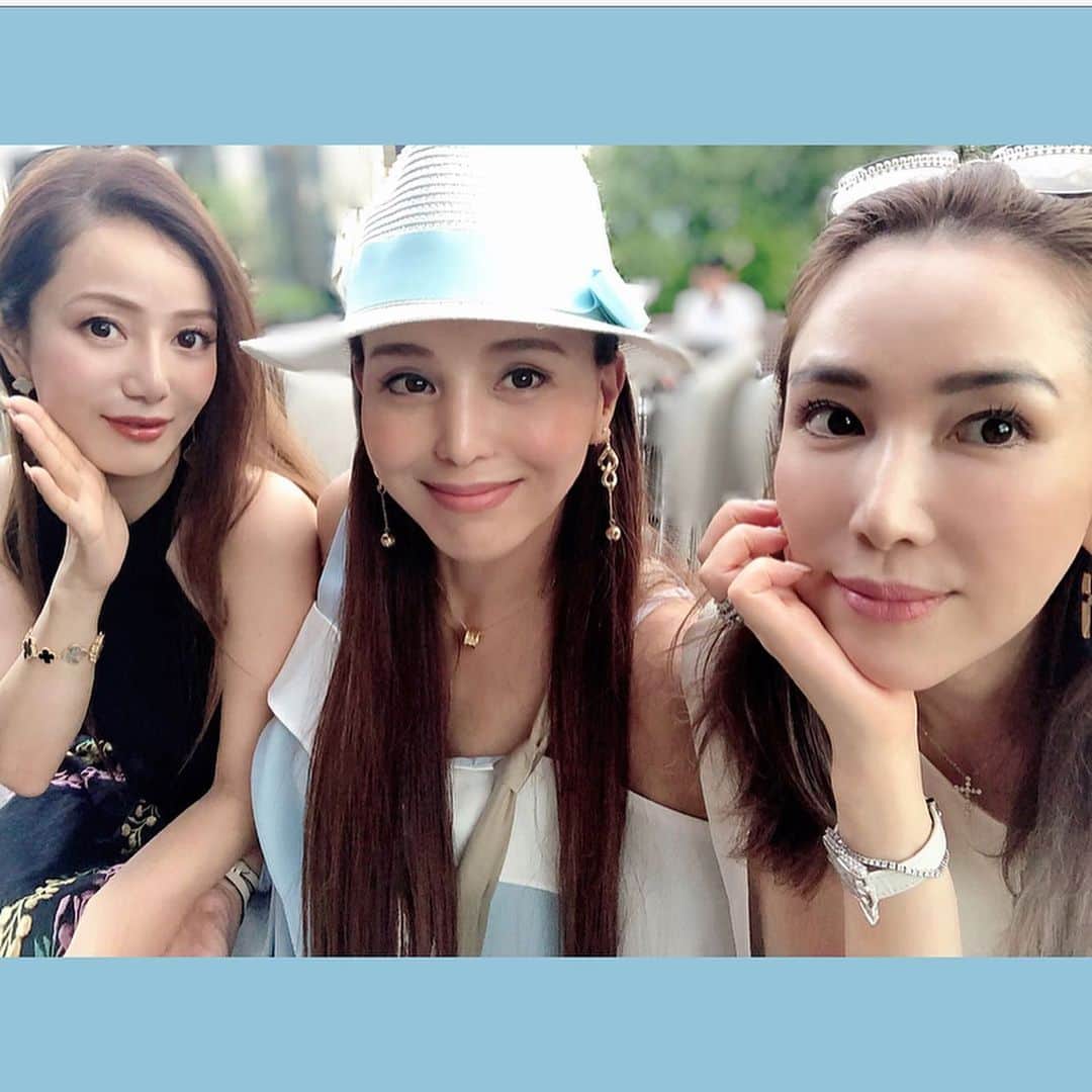 のインスタグラム：「さゆりちゃんが来た〜💕 ． たまにしか会えないから 私としまちゃん すっ飛んでったわよ🤣✌️ ． 本当💕楽しかった🙌 ． 今日のコーデは @frenchpave_official ． #love#beautiful #lady  #girlsday #luxury #celebrity  #bestfriend#teatime  #bvlgaricafe」