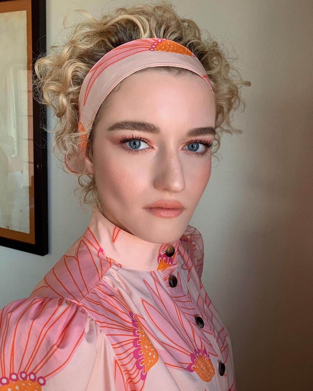 Hung Vanngoさんのインスタグラム写真 - (Hung VanngoInstagram)「@juliagarner94 for @katespadeny this morning 💕⭐️⚡️💫✨🌟. 👗 @elizabethsaltzman @teamsaltzman 💇 @bobbyeliot 💄 @hungvanngo」9月7日 23時58分 - hungvanngo