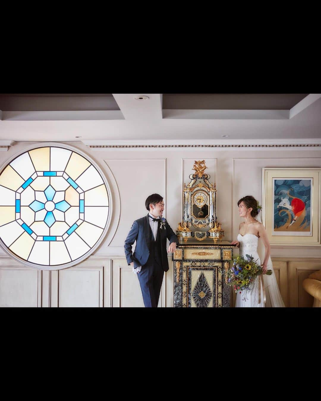 Leau a la boucheさんのインスタグラム写真 - (Leau a la boucheInstagram)「． 2Fの個室“ROMANEE(ロマネ)” でのwedding photos✨ ． 人気のステンドグラスでのショットから ソファや時計を使ったショット、 こだわりのアクセサリーの撮影など １つのお部屋だけでも たくさん撮影していただけます💍 ． #ロアラブッシュ #ウェディング #ロアラブッシュ花嫁 #ロアラブッシュウェディング  #レストランウェディング  #ウェディングフォト #ウェディングドレス #プレ花嫁 #卒花嫁 #花嫁準備 #2019夏婚 #プレ花嫁さんと繋がりたい  #全国のプレ花嫁さんと繋がりたい #leaualabouche #restaurantwedding  #weddingdress #weddingphotography #weddingparty #weddingceremony #flowershopnest #bananamonkeypictures #leaualabouche_tokyo」9月8日 0時02分 - maison_du_musee_tokyo_aoyama