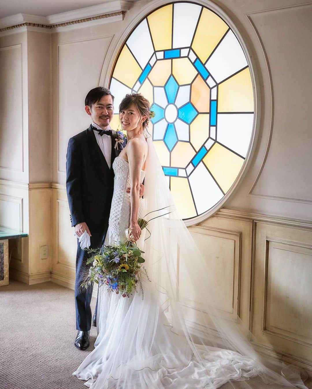 Leau a la boucheさんのインスタグラム写真 - (Leau a la boucheInstagram)「． 2Fの個室“ROMANEE(ロマネ)” でのwedding photos✨ ． 人気のステンドグラスでのショットから ソファや時計を使ったショット、 こだわりのアクセサリーの撮影など １つのお部屋だけでも たくさん撮影していただけます💍 ． #ロアラブッシュ #ウェディング #ロアラブッシュ花嫁 #ロアラブッシュウェディング  #レストランウェディング  #ウェディングフォト #ウェディングドレス #プレ花嫁 #卒花嫁 #花嫁準備 #2019夏婚 #プレ花嫁さんと繋がりたい  #全国のプレ花嫁さんと繋がりたい #leaualabouche #restaurantwedding  #weddingdress #weddingphotography #weddingparty #weddingceremony #flowershopnest #bananamonkeypictures #leaualabouche_tokyo」9月8日 0時02分 - maison_du_musee_tokyo_aoyama