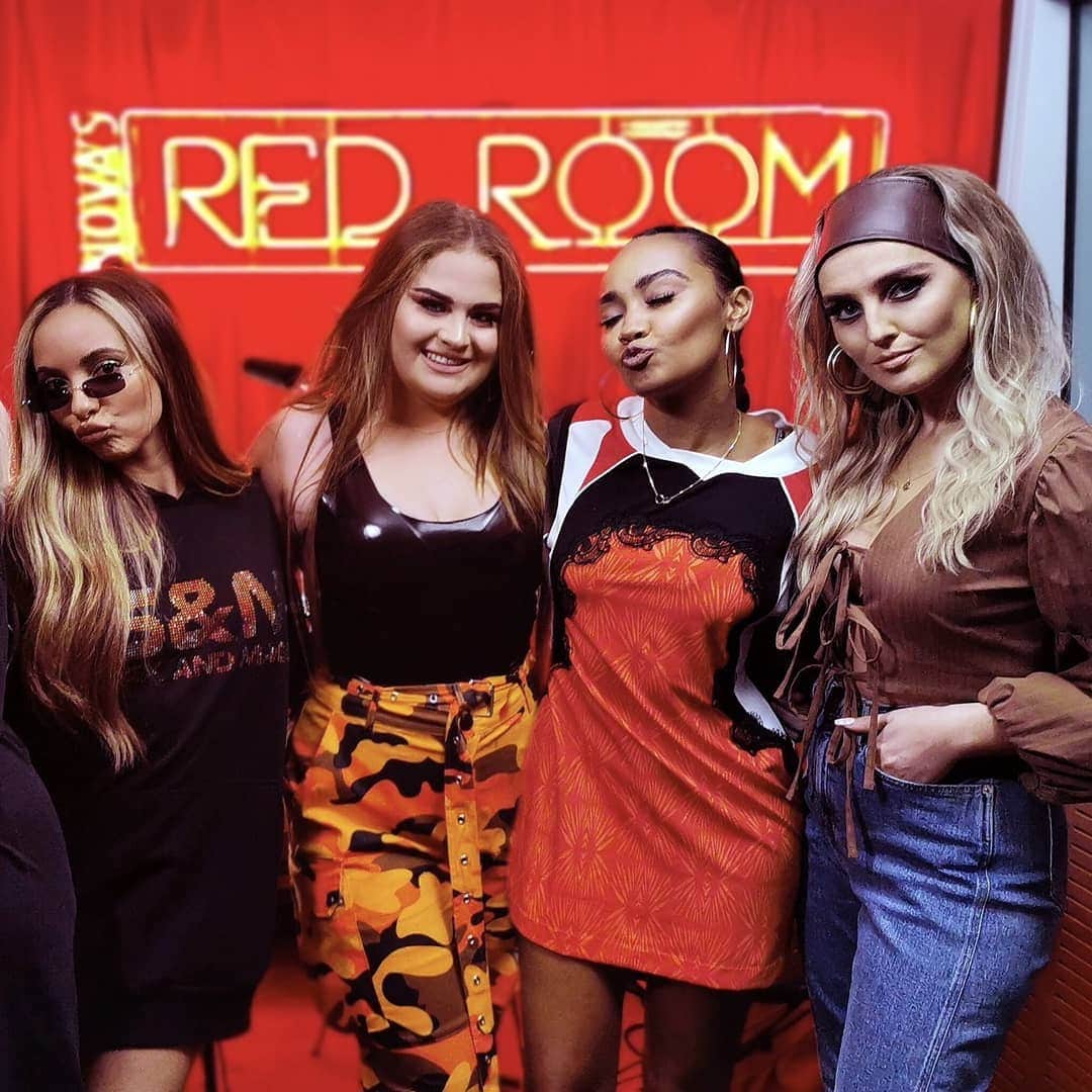 ジェイド・サールウォールのインスタグラム：「The fame has changed Jesy 😏😂」