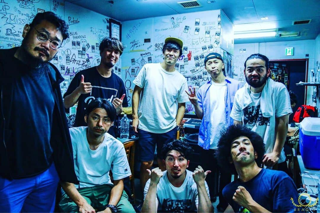 荒井岳史さんのインスタグラム写真 - (荒井岳史Instagram)「#bradio のツアーに呼んでもらって富山と松本へ行ってきました。  BRADIOの面々は本当に良いヤツらで、大いに刺激受けたし、何よりもっと色々話したかったなー。  47都道府県ツアーが超終盤という彼ら。 どうか最後まで、身体に気をつけて駆け抜けてください！ そしてまた対バンさせてもらいたいです！  ありがとうございました！ 観てくれた皆さんもありがとう！  #thebandapart」9月8日 0時14分 - takeshi_arai