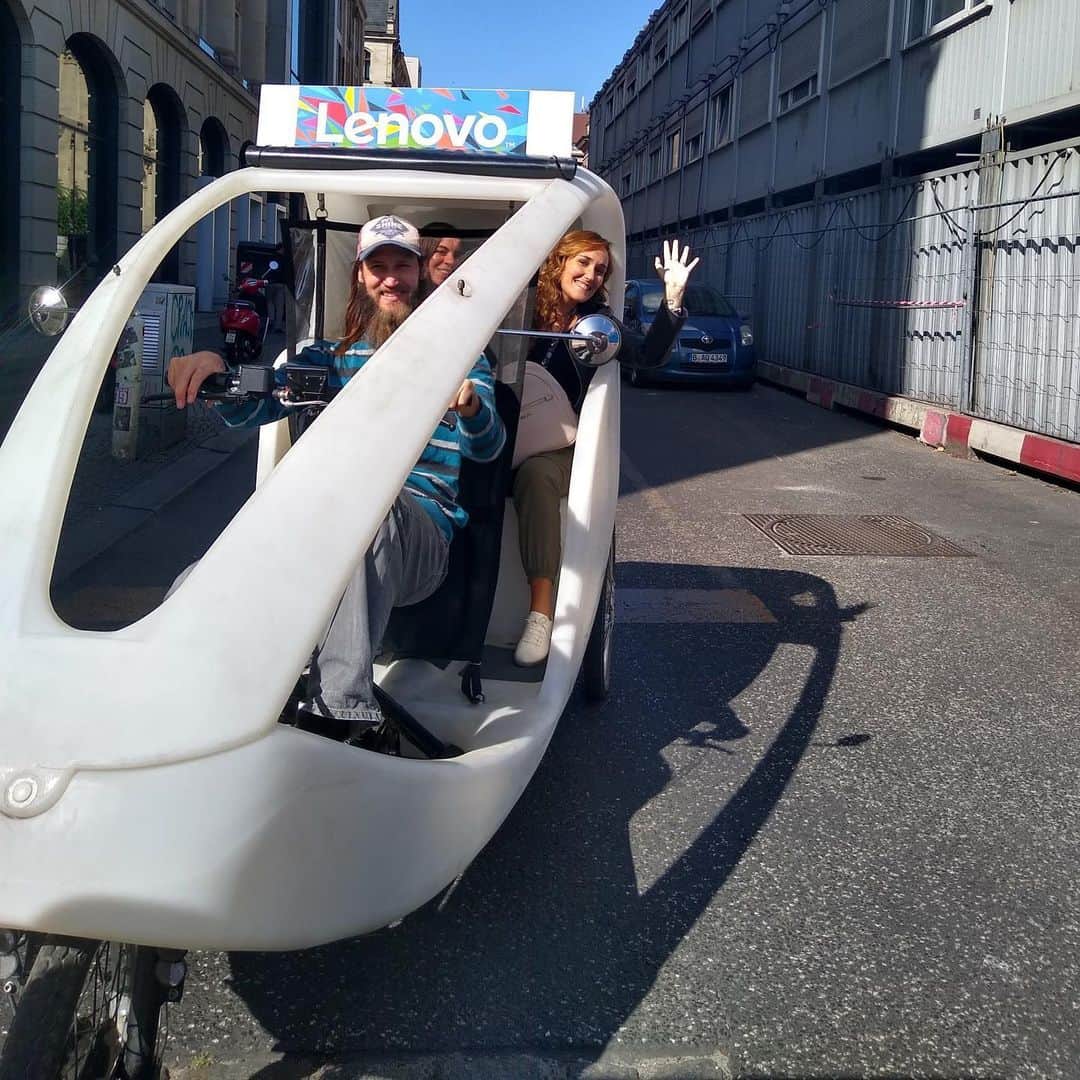 Lenovoさんのインスタグラム写真 - (LenovoInstagram)「Bringing #smarter to life in the city that never stops evolving - velotaxi rides, creative workshops and shiny new tech, an immersive experience for our Lenovo Champion influencers. #SmarterWithLenovo #LenovoIFA #IFA19」9月8日 0時24分 - lenovo
