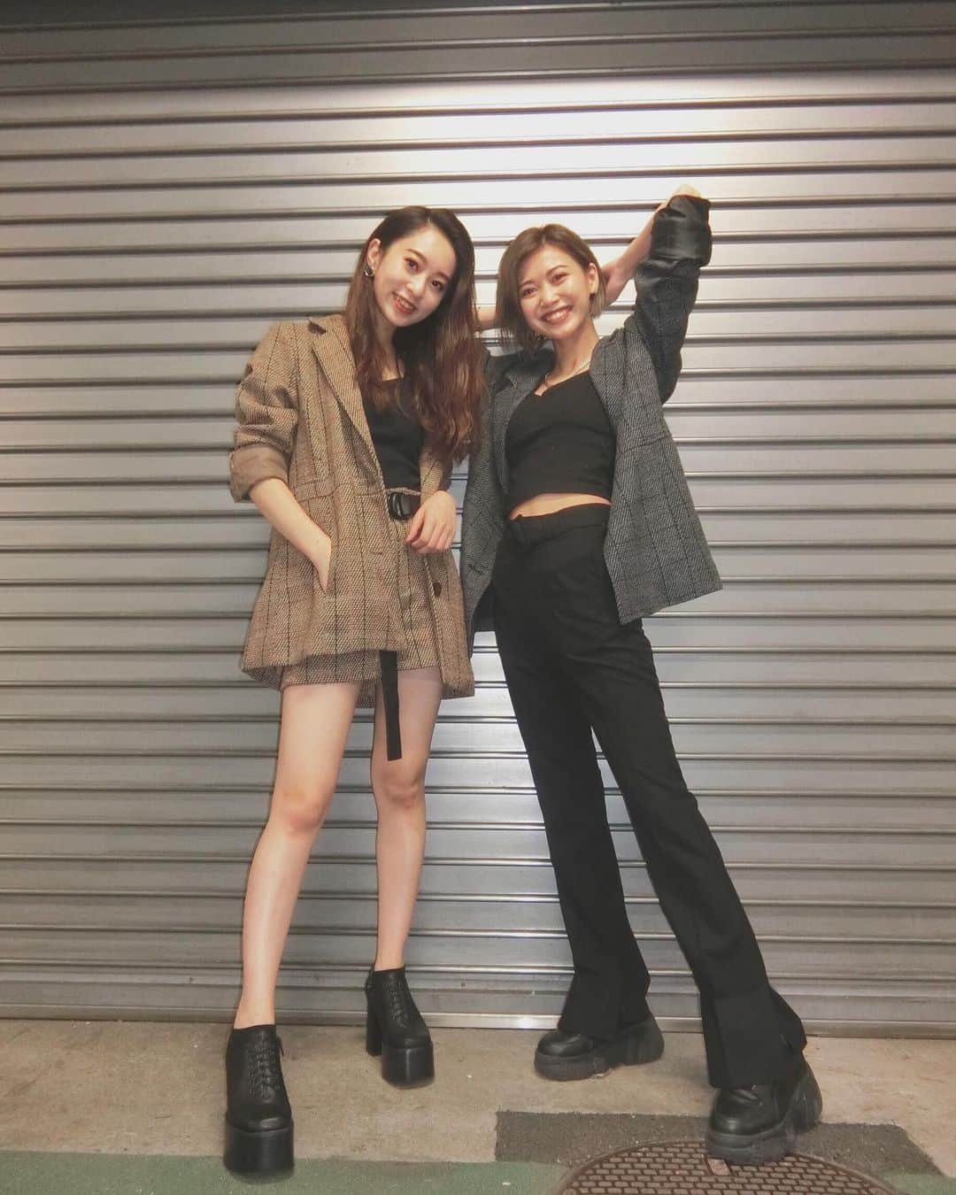 kazuki youdaのインスタグラム：「_  おはるとツイン👯‍♀️💗 SET UPはもちろん単品使いも🙆‍♀️ですよと！ TOPのURLから見れるのでみーてねん☝️ _  @emoda_official  @emoda_snap  #EMODA #twins」