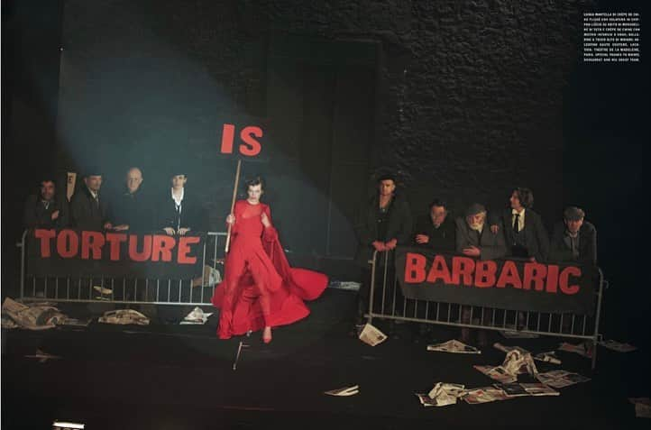 トームさんのインスタグラム写真 - (トームInstagram)「ABUSE OF POWER COMES AS NO SURPRISE TORTURE IS BARBARIC  YOUR ACTIONS ARE POINTLESS IF NO ONE NOTICES  #JennyHolzer with #PeterLindbergh and #MillaJovovich for #VogueItalia ‘A New Age’ September 2012  #art #madebywomen」9月8日 0時33分 - tomenyc