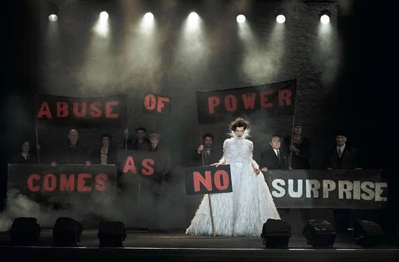 トームさんのインスタグラム写真 - (トームInstagram)「ABUSE OF POWER COMES AS NO SURPRISE TORTURE IS BARBARIC  YOUR ACTIONS ARE POINTLESS IF NO ONE NOTICES  #JennyHolzer with #PeterLindbergh and #MillaJovovich for #VogueItalia ‘A New Age’ September 2012  #art #madebywomen」9月8日 0時33分 - tomenyc