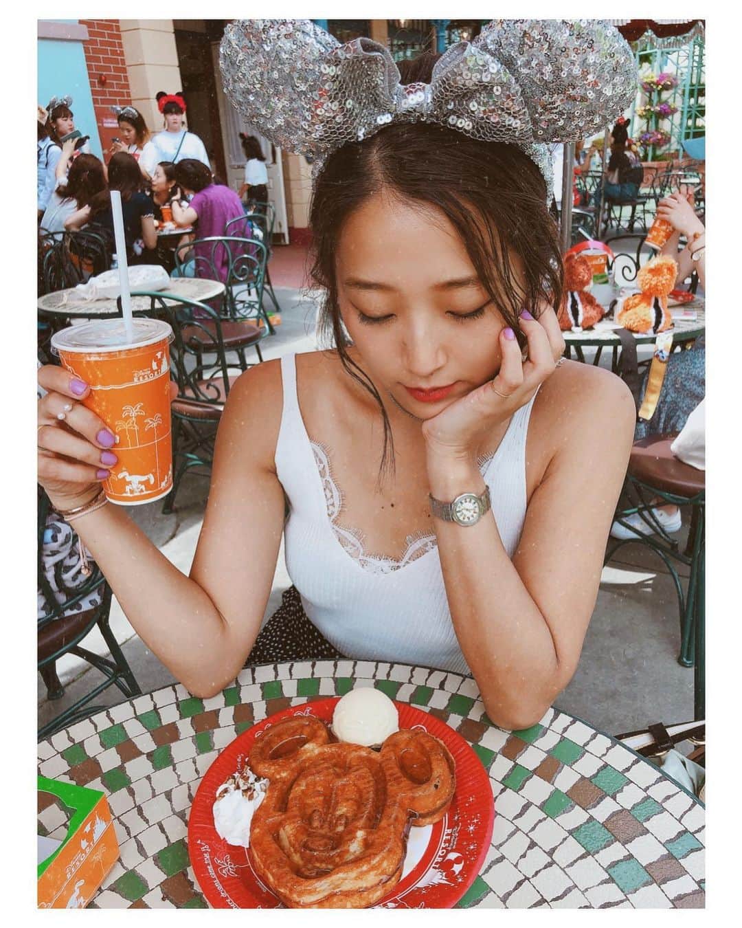 上野智子さんのインスタグラム写真 - (上野智子Instagram)「ハロウィンいけるかな。。🐭🌈 #disneyland #throwbackpic #ディズニーランド」9月8日 0時38分 - tomokoueno