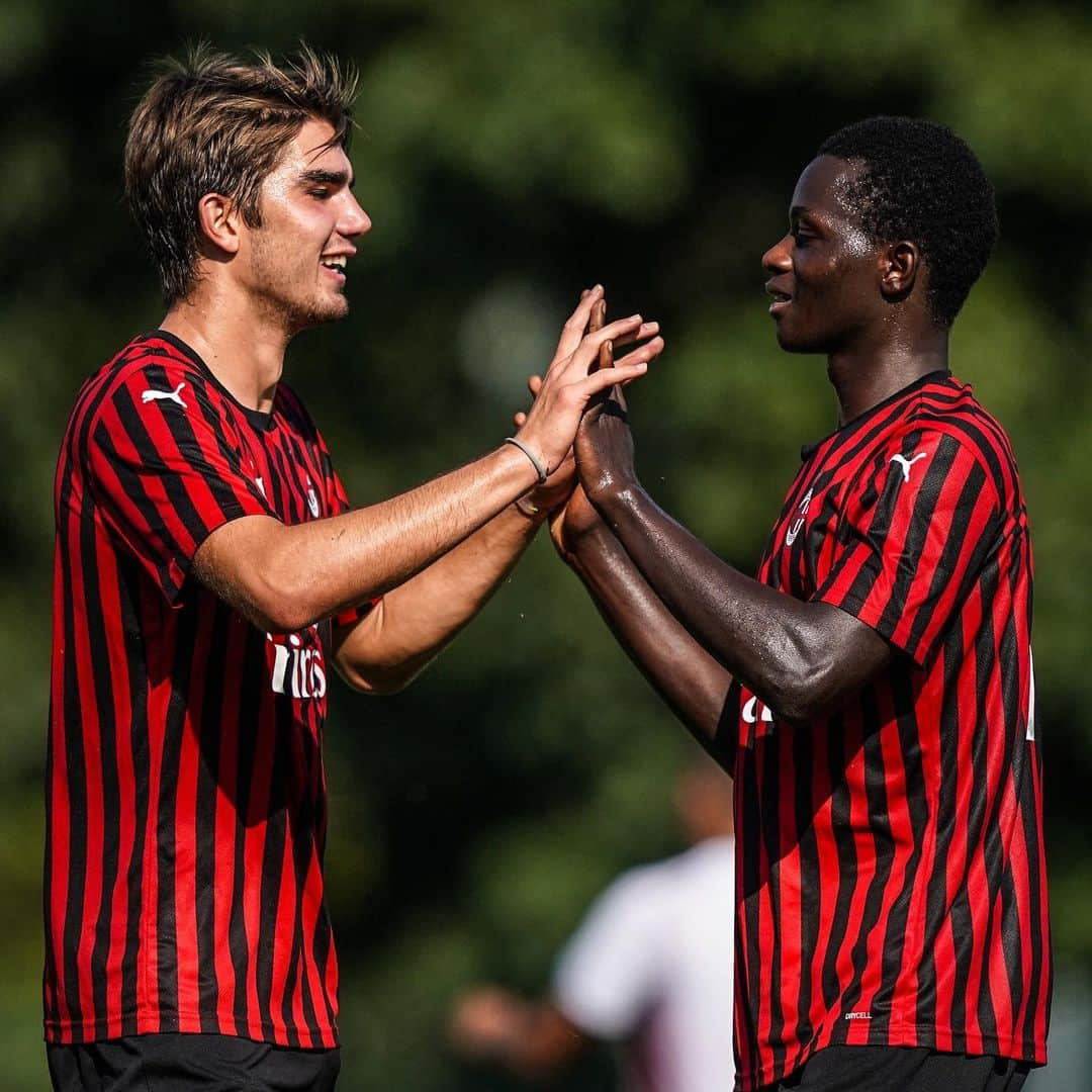 ACミランさんのインスタグラム写真 - (ACミランInstagram)「Friendly: #MilanPrimavera 🆚 Torino  Our young lads cruise to victory 🔴⚫ A convincing win boys, good job! 👏🏻 Pecorino ⚽, Haidara ⚽⚽, Tonin ⚽ Bravi ragazzi! 👏🏻 #milanyouth」9月8日 0時47分 - acmilan