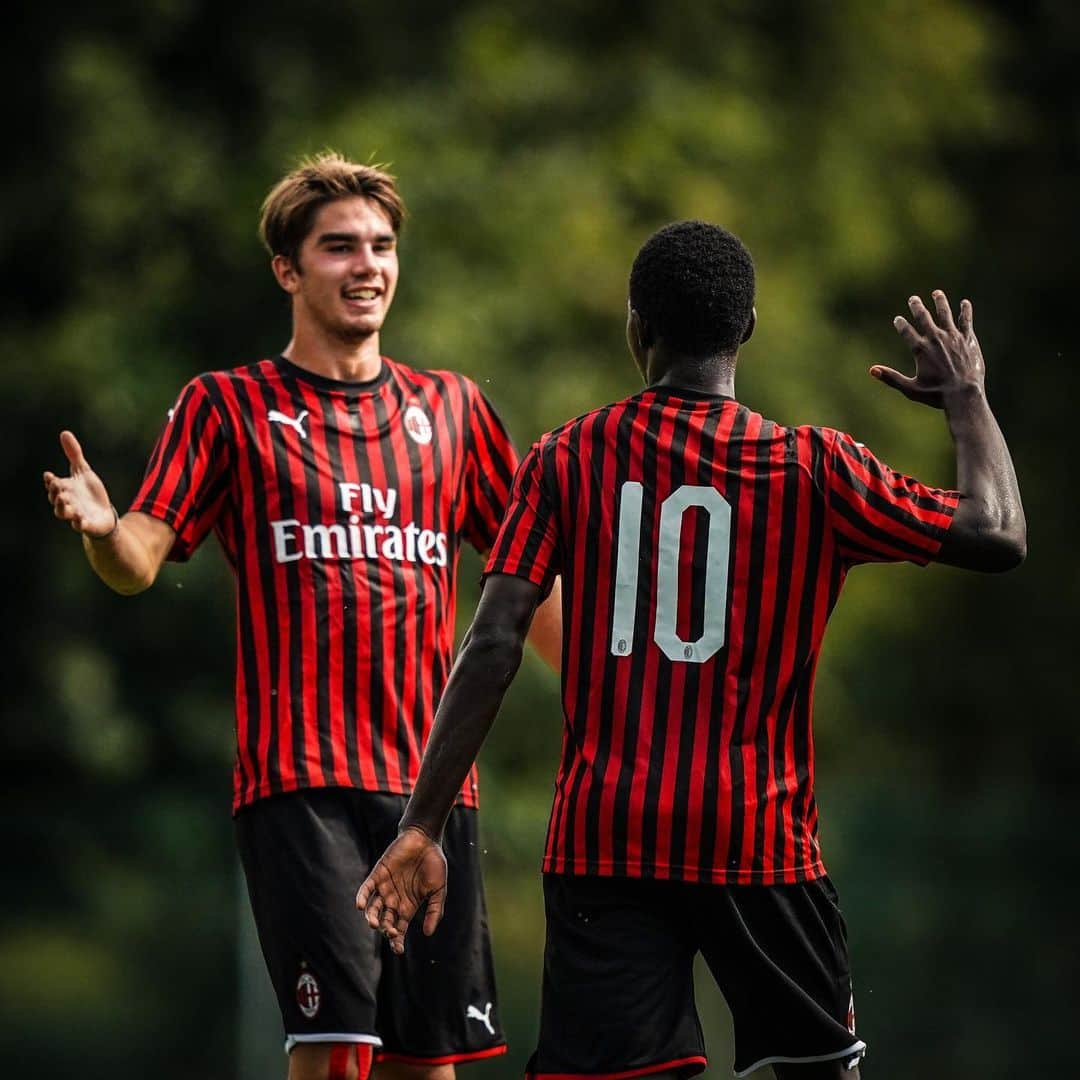 ACミランさんのインスタグラム写真 - (ACミランInstagram)「Friendly: #MilanPrimavera 🆚 Torino  Our young lads cruise to victory 🔴⚫ A convincing win boys, good job! 👏🏻 Pecorino ⚽, Haidara ⚽⚽, Tonin ⚽ Bravi ragazzi! 👏🏻 #milanyouth」9月8日 0時47分 - acmilan