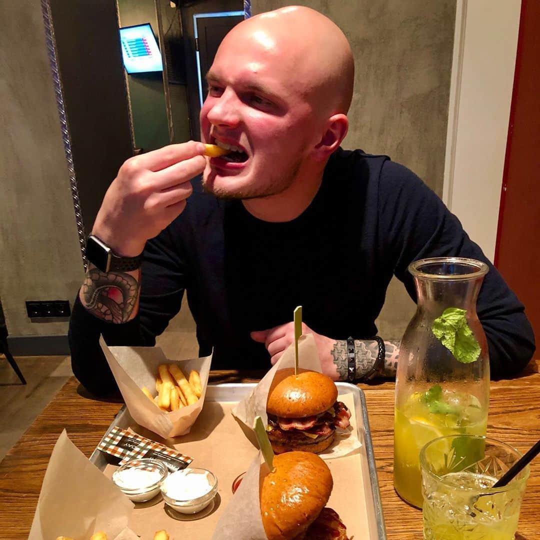 ニコライ・モロシュキンのインスタグラム：「#mlavka」