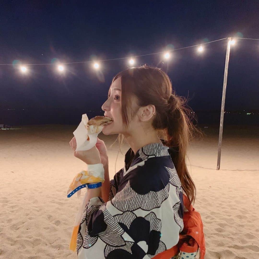 のインスタグラム：「青春の1ページどうやっても 忘れちゃう  忘れちゃう 永久版のメッセージ貰っても 忘れちゃう たぶん忘れちゃう / ヘッドホンの奥から蘇る これはだあれ すでにこの世にはいない 英雄の息遣い リップノイズすら忘れない なぜか忘れない 荒んだ現世を泳いで お願いどうか導いて 間違いそうな夜には  君と歩いた 歩いた しまいこんだウォークマンは持っていてもいいのだ 胸が騒いだ 騒いだ 憧憬が溢れそうなポッケ ふれたらきえるのか ふれたらきえるのか / 胸が騒いだ 騒いだ 強烈なこの瞬間だって ふれたらきえるのか ふれたらきえるのか 触れたら、消えるのか、 触れたら消えるのか ふれたら きえるのか ふれたら消えるのか。 ふれたらきえてしまう」