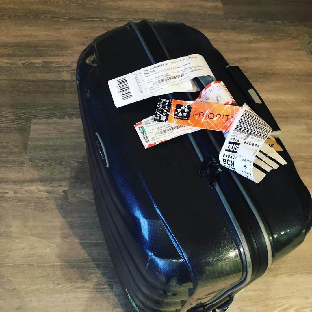 キャロライン・マッソンさんのインスタグラム写真 - (キャロライン・マッソンInstagram)「@eurowings finally decided to return my suitcase from its ONE WEEK vacation in Barcelona airport..🙄😡Just in time for @solheimcup2019 💙💛」9月8日 6時24分 - caro_masson_