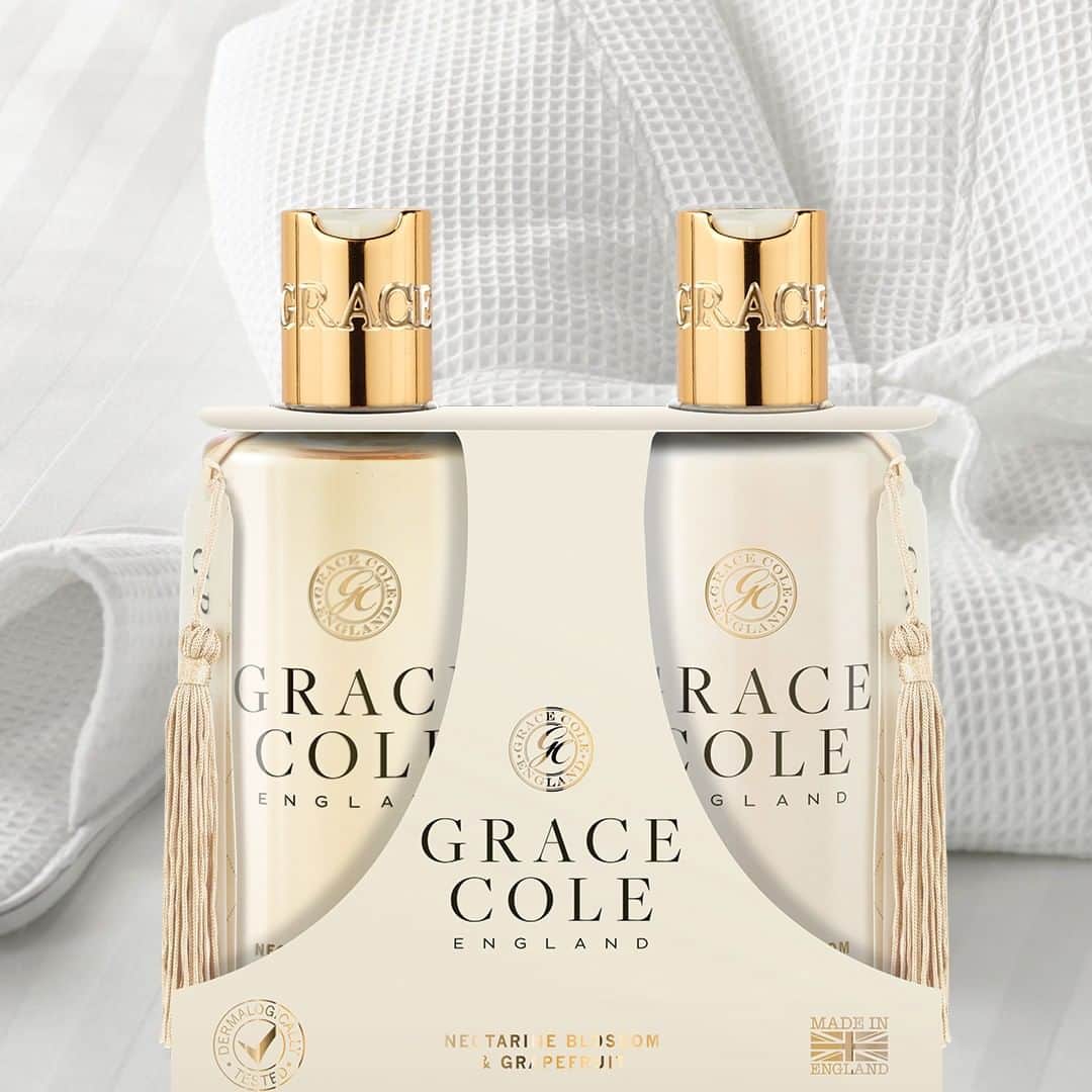 Grace Coleさんのインスタグラム写真 - (Grace ColeInstagram)「Stuck for a memorable and luxury gift with a difference.  Our Hand & Body Care Duo's are perfect gifts for a friend, 'New Home' gift or simply to treat yourself!  #giftgiving #giftgivingmadeeasy #giftgivingideas #giftgivingseason #GiftGivingSimplified #giftgivingguide #showyoucare #gift #gifts #giftideas #giftsforher #giftidea #gifting #giftbox #giftguide #giftedvoices #giftforhim #giftset #GiftCards #giftwrapping #giftgiving #giftformom #giftsets #gracecole」9月8日 1時01分 - gracecoleltd