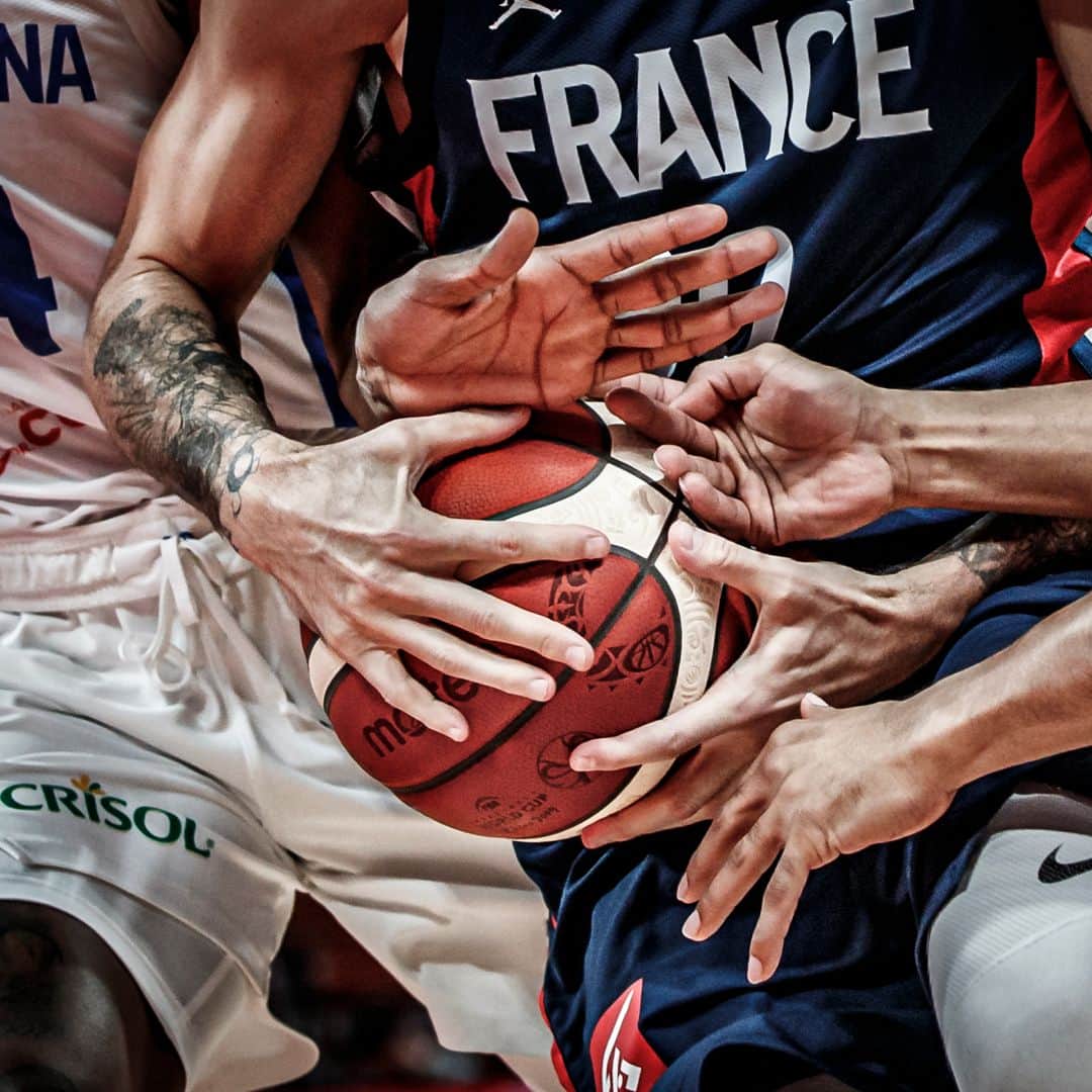 FIBAさんのインスタグラム写真 - (FIBAInstagram)「When you really want to get your hands on the @FIBAWC @MoltenBasketball ball! #FIBAWC #WorldGotGame」9月8日 0時59分 - fiba