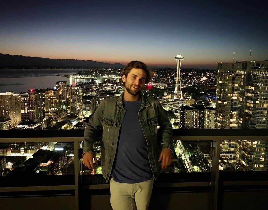 Grey's Anatomyさんのインスタグラム写真 - (Grey's AnatomyInstagram)「Did we mention that we were in Seattle? | 📷 @jake.borelli #GreysAnatomy」9月8日 1時00分 - greysabc