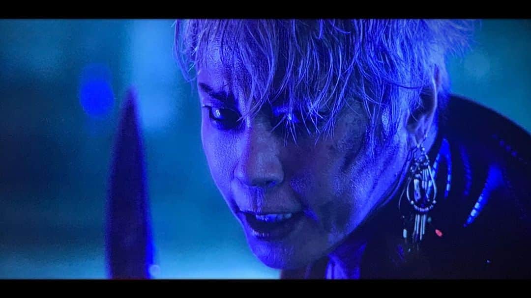 西川貴教のインスタグラム：「そして「Crescent Cutlass」のMVの編集してます... ほんまよう働くで... 全編は10月23日リリースの特典DVDで！ #TNNK #ThunderboltFantasy #西幽玹歌」
