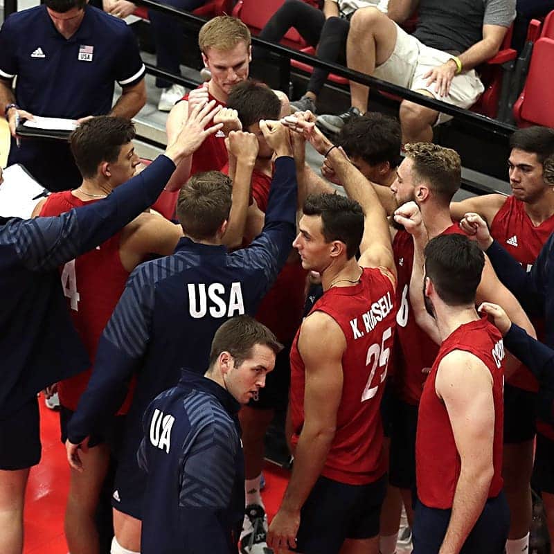 USA Volleyballさんのインスタグラム写真 - (USA VolleyballInstagram)「The U.S. Men 🇺🇸 will play Cuba 🇨🇺 today at 2p PT for GOLD 🥇 at the NORCECA Championship in Winnipeg. --- Watch LIVE on @flovolleyball」9月8日 1時18分 - usavolleyball