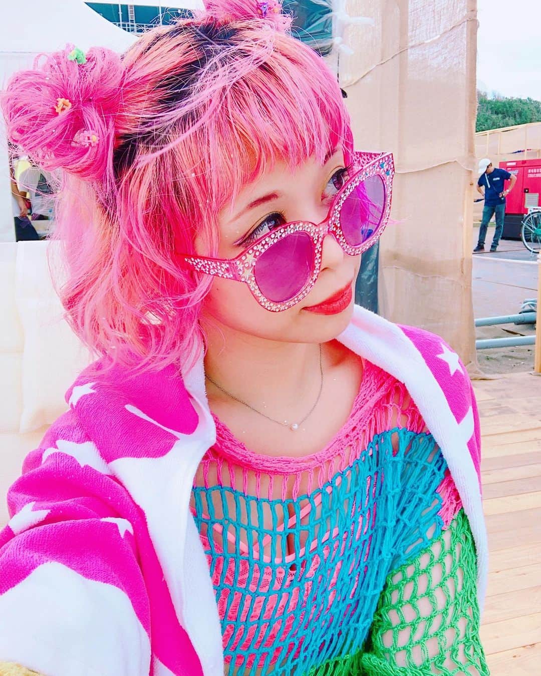 のインスタグラム：「🍞🏖🌊」