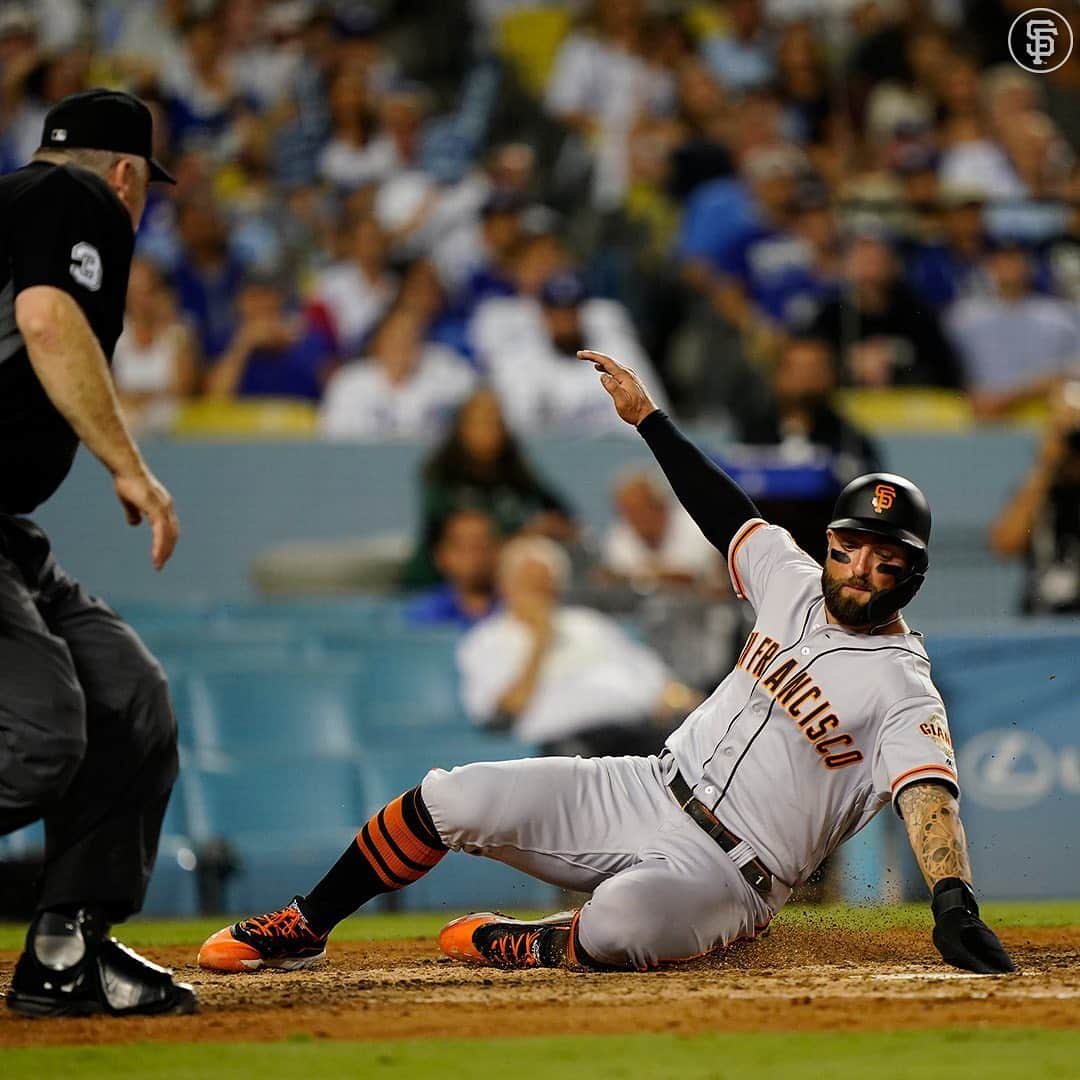 サンフランシスコ・ジャイアンツさんのインスタグラム写真 - (サンフランシスコ・ジャイアンツInstagram)「Friday night fun @ Dodger Stadium 😆 #SFGiants」9月8日 1時48分 - sfgiants