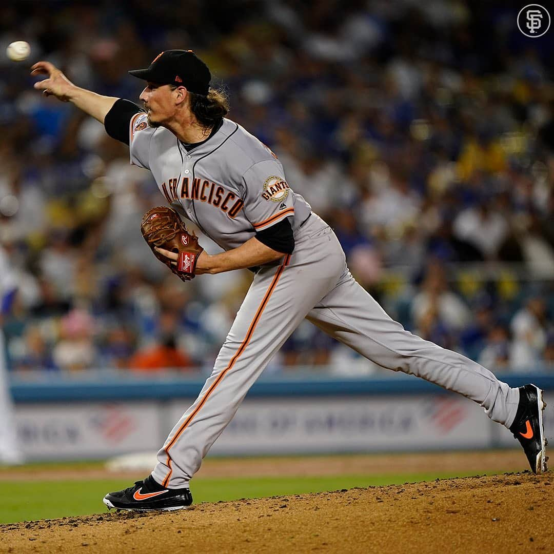 サンフランシスコ・ジャイアンツさんのインスタグラム写真 - (サンフランシスコ・ジャイアンツInstagram)「Friday night fun @ Dodger Stadium 😆 #SFGiants」9月8日 1時48分 - sfgiants