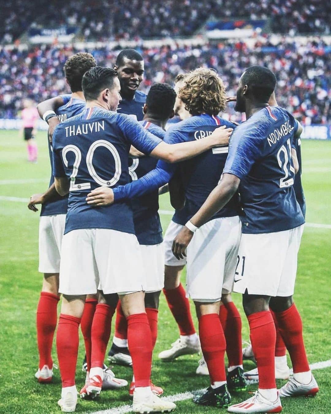 フロリアン・トヴァンのインスタグラム：「Bon match les gars ! 🙏🏻💪🏻 @equipedefrance 💙」