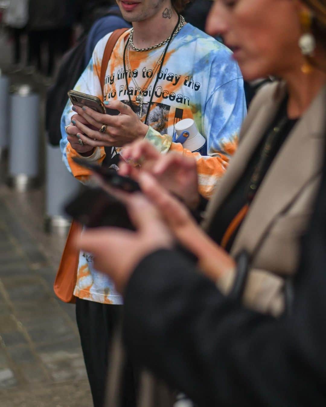 セルフリッジズさんのインスタグラム写真 - (セルフリッジズInstagram)「On the streets in the Big Apple | Swipe for traffic-stopping style spotted on the first days at #NYFW. Tune into stories for our Fashion Week coverage . . . #StreetStyle #NewYork #FashionWeek #StyleSpotter 📸 @marc_henri_ngandu」9月8日 1時58分 - theofficialselfridges