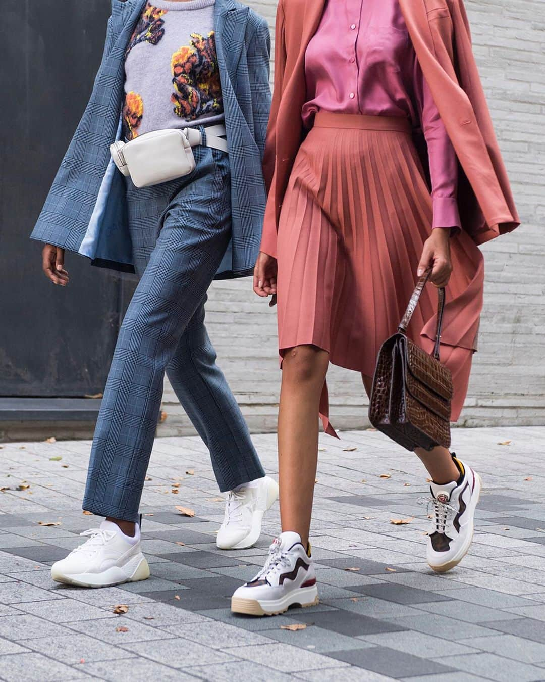 Harrodsさんのインスタグラム写真 - (HarrodsInstagram)「RUNNING TO THE SHOWS | Kicking off Fashion Month in never-let-me-down sneakers from @fendi and @stellamccartney.  #Harrods #HarrodsFashion #HarrodsAtTheShows #NYFW  Photographer: @jasonlloydevans  Styling: @marinapamies」9月8日 2時06分 - harrods