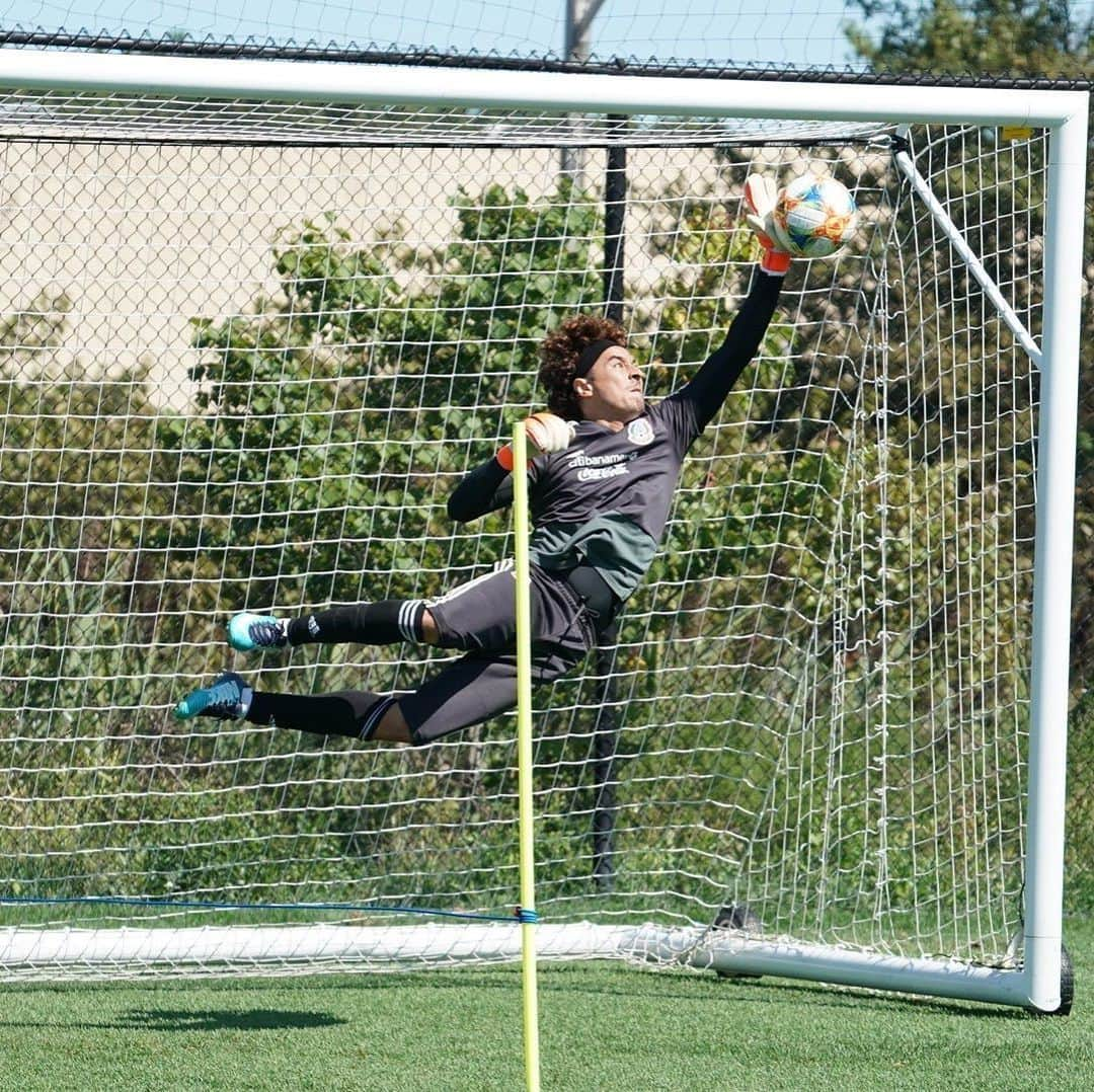 ギジェルモ・オチョアさんのインスタグラム写真 - (ギジェルモ・オチョアInstagram)「💥⚽️🚀」9月8日 2時20分 - yosoy8a