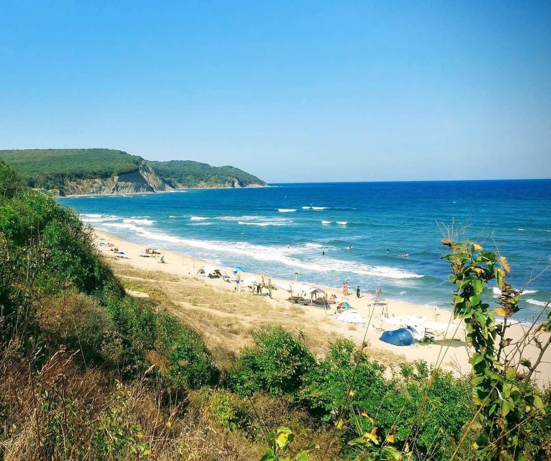 キャサリン・ライオンズのインスタグラム：「Back home and already missing the views of Bulgaria」