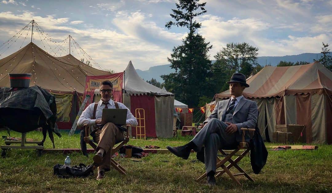 マイケル・マラーキーのインスタグラム：「have a good weekend, earthlings // 📷 @arshianav #aidangillen #michaelmalarkey #projectbluebook」