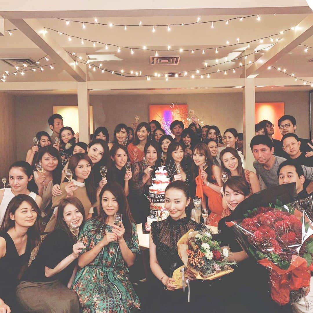 KANNAのインスタグラム：「明日香ママ、誕生日会🎉💓素敵な空間でした。感動😭 #blair #銀座 #銀座クラブ #tokyo #japan #champagne #🍾✨❤️」