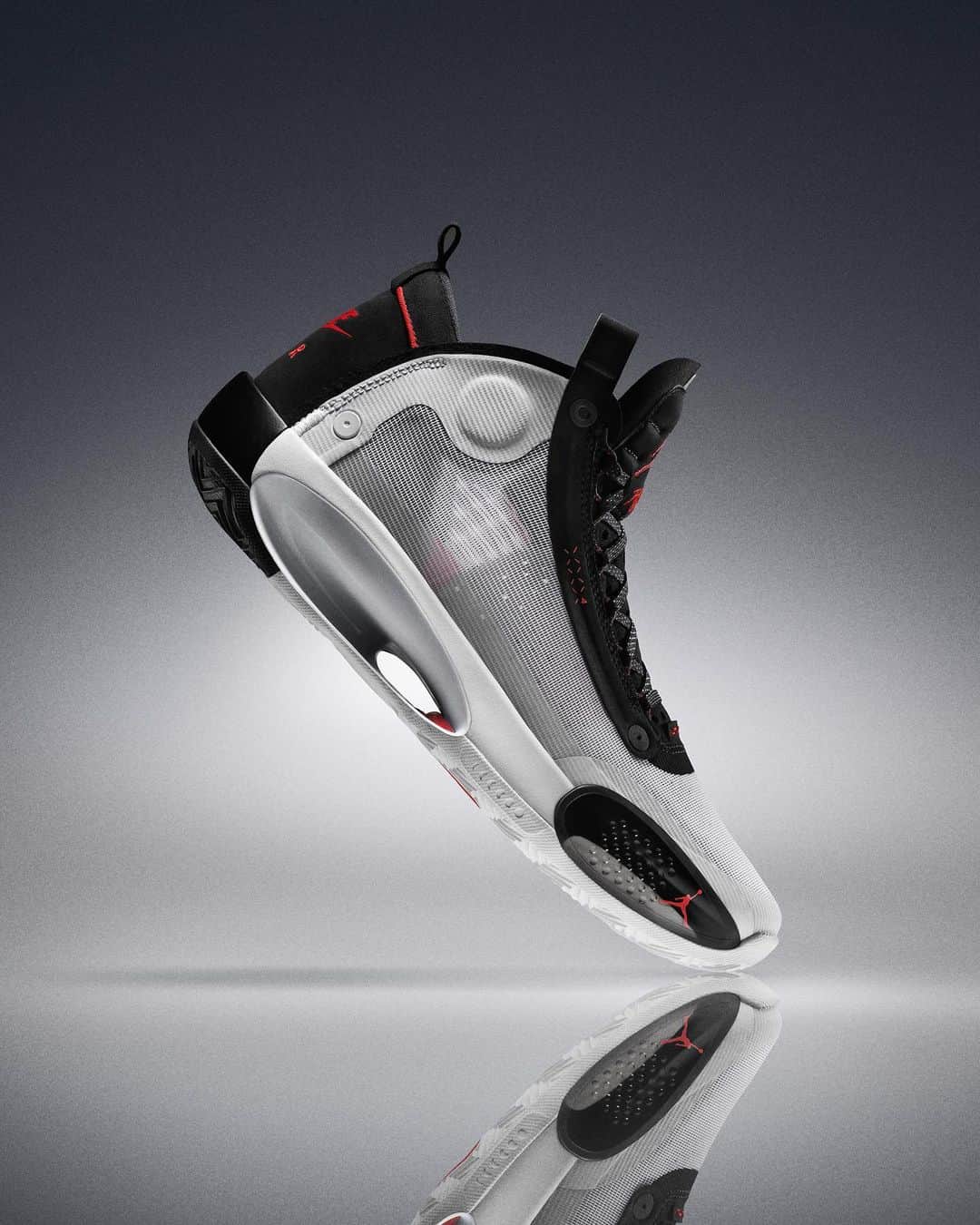 のインスタグラム：「Make less more. The #AirJordan XXXIV takes the game back to its purest form.」