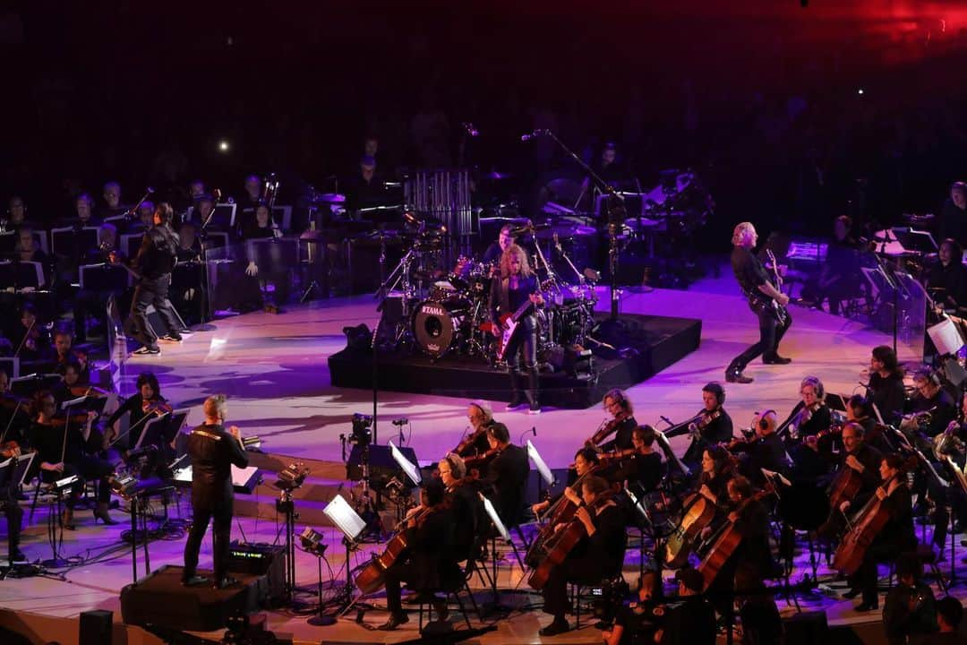 メタリカさんのインスタグラム写真 - (メタリカInstagram)「Photos from Night One of S&M² from the @Chase_Center in San Francisco featuring the @sfsymphony! ・・・ 📸 by @brettmurrayphotography & @photosbyjeffyeager ・・・ #SandM2 #Metallica」9月8日 2時35分 - metallica