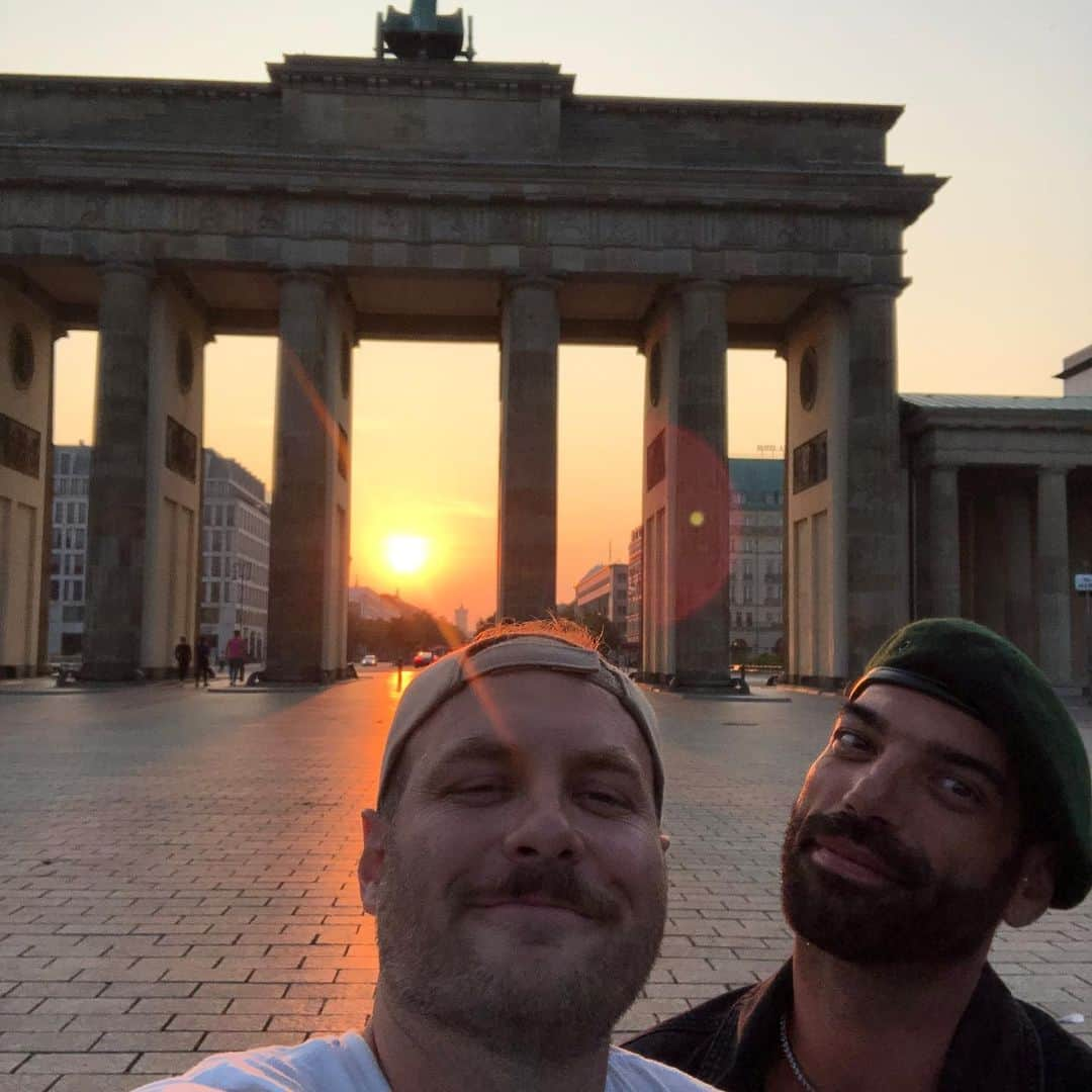 rob scheppyさんのインスタグラム写真 - (rob scheppyInstagram)「Kein Bier vor vier  #Berlin #berlin🇩🇪」9月8日 2時41分 - robscheppy