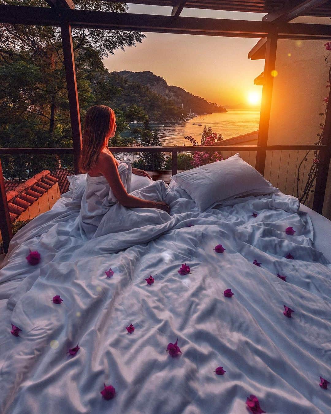 Izkizのインスタグラム：「Peaceful mornings at the beautiful @hillsidebeachclub ⛅️」