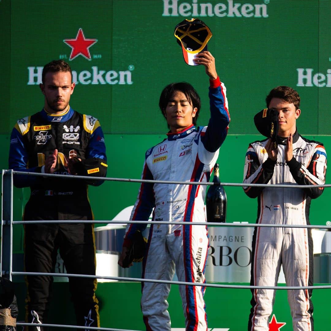 松下信治さんのインスタグラム写真 - (松下信治Instagram)「Victory at monza🏆...🇮🇹 Thank you so much for the support, big thx to @carlinracing And yes, we all raced for Anthoine today. This is for you from all of us my friend @anthoineh @fiaf2championship #ah19 #racingforanthoine」9月8日 3時12分 - nobu_mat13