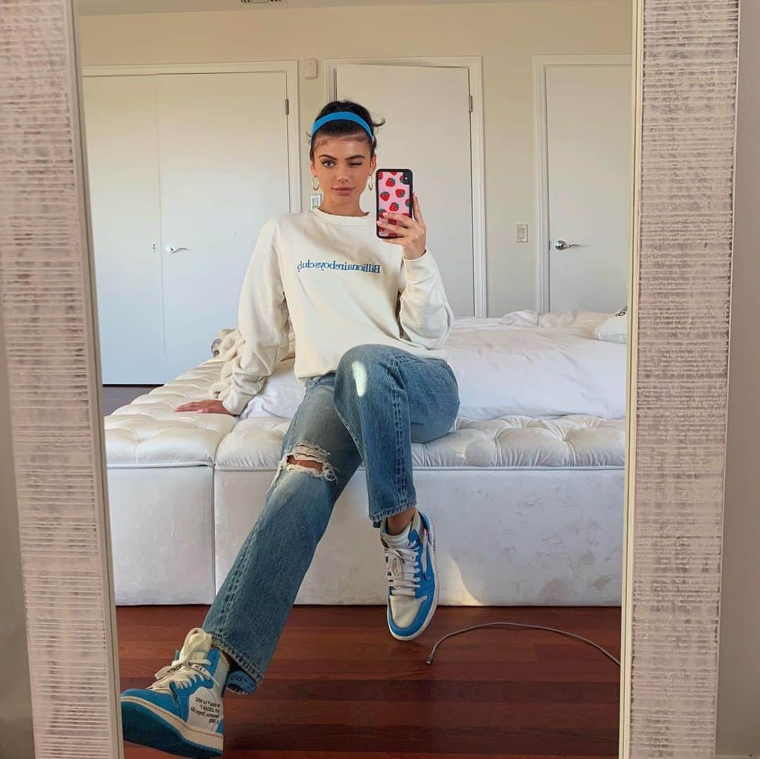 ケルシーのインスタグラム：「;)」