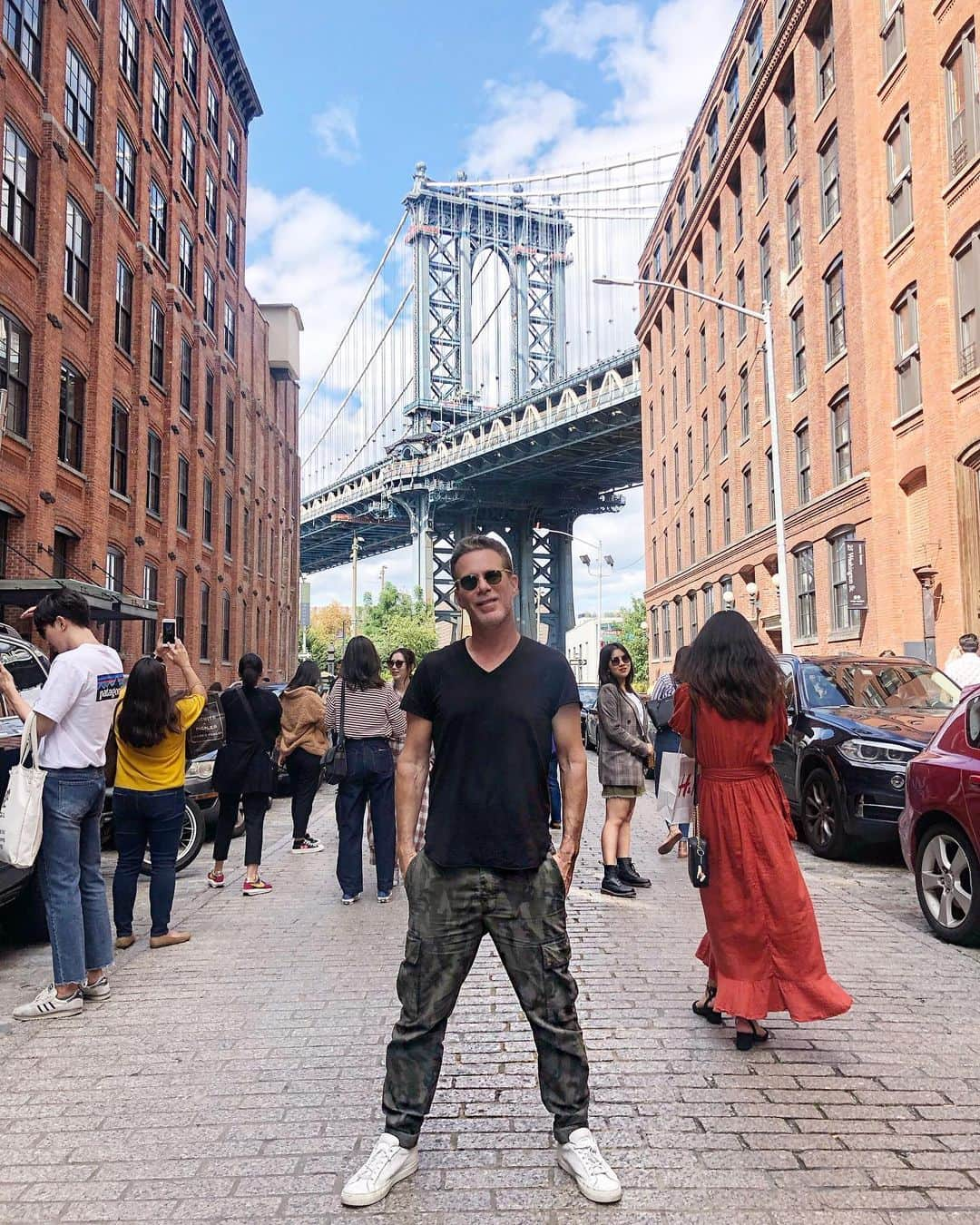 scottlippsさんのインスタグラム写真 - (scottlippsInstagram)「Clearly, I’m not the only one with this idea #tourist in #nyc #brooklyn #manhattanbridge」9月8日 3時48分 - scottlipps