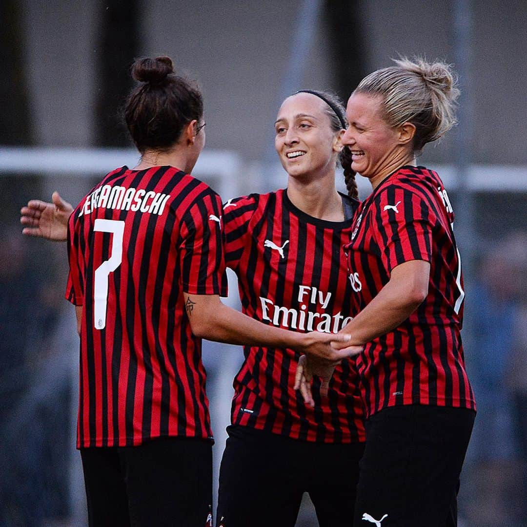 ACミランさんのインスタグラム写真 - (ACミランInstagram)「#MilanNapoli 5-0  Five star performance for the Rossonere in our final friendly. Eager and ready for the new season! ❤🖤 Brave rossonere! Ottima vittoria nell'ultima amichevole estiva, ora testa al campionato 👏🏻 #FollowTheRossonere」9月8日 3時45分 - acmilan