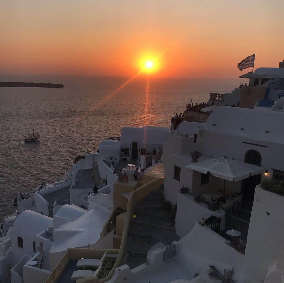 rob scheppyさんのインスタグラム写真 - (rob scheppyInstagram)「MOOD #greekislands #thira #oia #santorini🇬🇷 #sunsets」9月8日 4時15分 - robscheppy