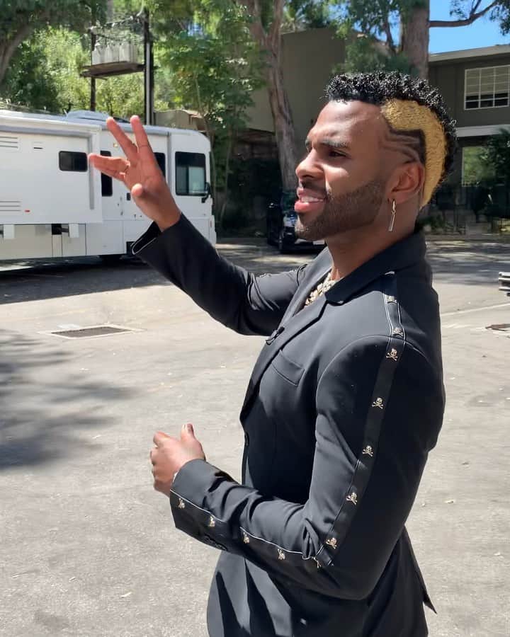 ジェイソン・デルーロのインスタグラム：「Actors Life 😂」