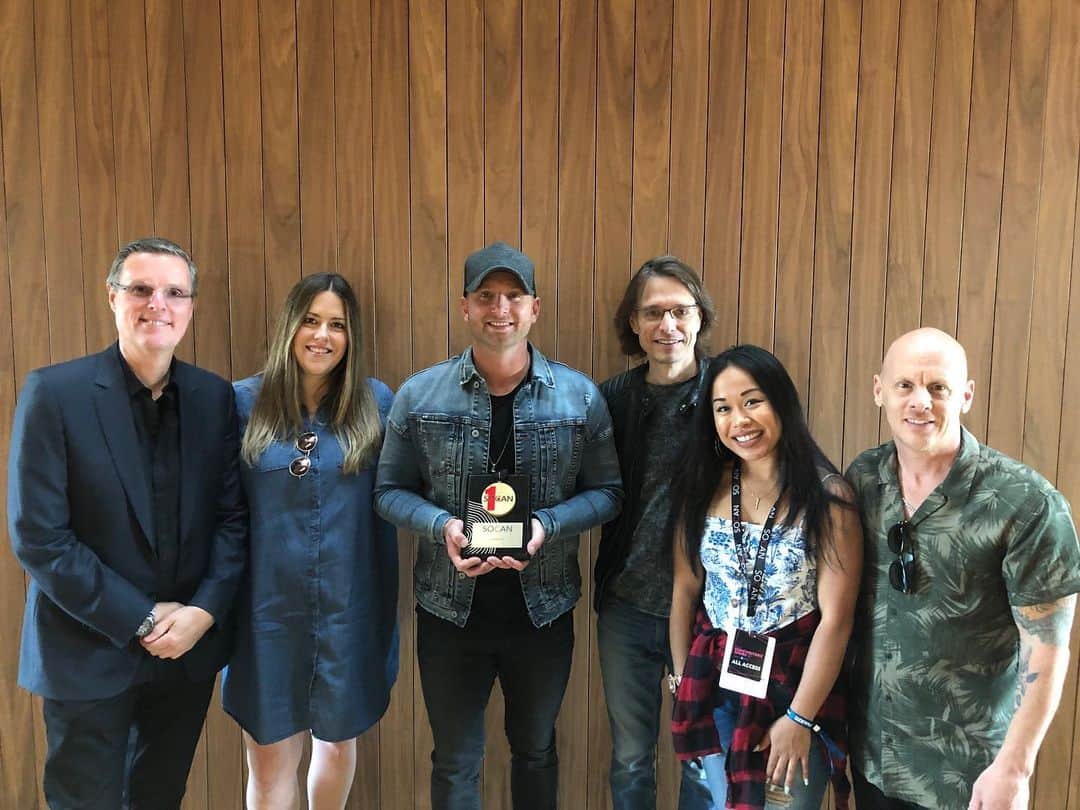 SOCANさんのインスタグラム写真 - (SOCANInstagram)「Tim Hicks No. 1 presentation today at the @nmc_canada right before the CCMA Songwriters Series. “What A Song Should Do” was written by @emmadashlee @karenkosowski and @Timhicksmusic #1 @ccmaofficial #ccmas」9月8日 4時28分 - socanmusic