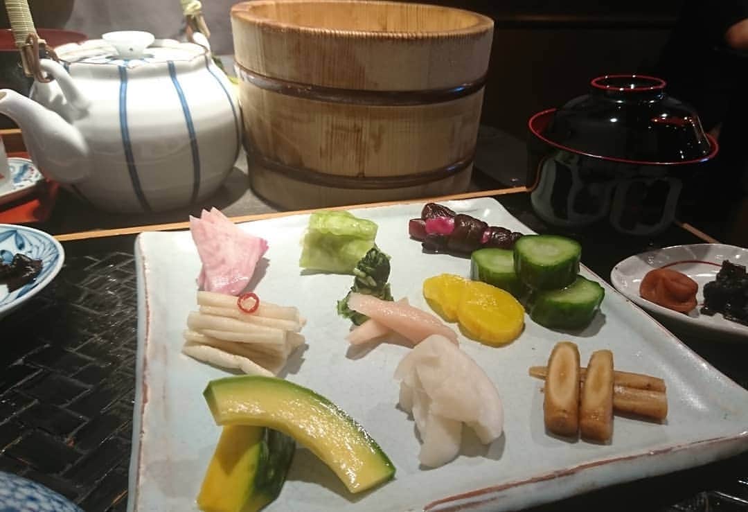 松本康太さんのインスタグラム写真 - (松本康太Instagram)「『お茶漬けセット』八坂神社の近くにある「ぶぶ家」と言うお店(*^^*) 激旨！京都に来たらぜひ(^○^) レイザーラモンHGさんにご馳走になりました♪  #つけもの #川勝 #漬物 #お茶漬け #ぶぶ家 #祇園 #八坂神社 #祇園花月 #レギュラー松本 #あるある探検隊 #レイザーラモンhg さん #吉本興業」9月8日 15時33分 - aruarutankentai.matsumoto
