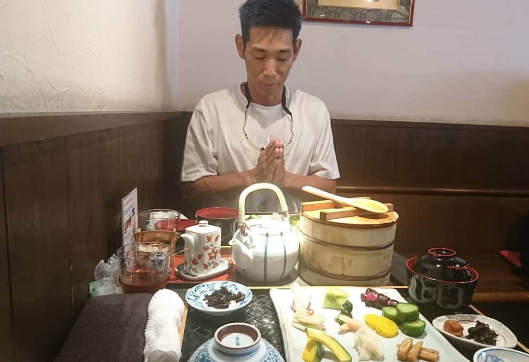 松本康太さんのインスタグラム写真 - (松本康太Instagram)「『お茶漬けセット』八坂神社の近くにある「ぶぶ家」と言うお店(*^^*) 激旨！京都に来たらぜひ(^○^) レイザーラモンHGさんにご馳走になりました♪  #つけもの #川勝 #漬物 #お茶漬け #ぶぶ家 #祇園 #八坂神社 #祇園花月 #レギュラー松本 #あるある探検隊 #レイザーラモンhg さん #吉本興業」9月8日 15時33分 - aruarutankentai.matsumoto