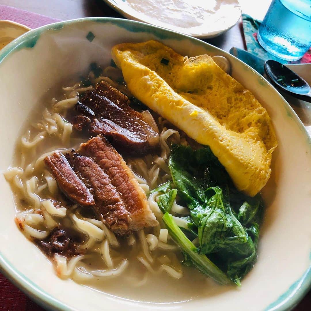 日野賢二さんのインスタグラム写真 - (日野賢二Instagram)「Best Okinawa Style Noodle (not just noodles) every time I come here I feel great!! いしぐふ〜ただいま〜！ やっぱり美味しすぎる^_^ #ishigufu #ishigufuonoff #okinawa #noodles #jinobass #naha #onoff」9月8日 14時16分 - jinobass