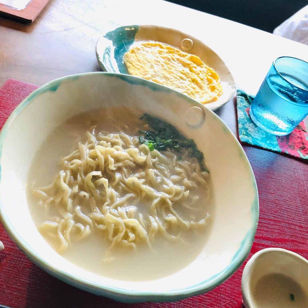 日野賢二さんのインスタグラム写真 - (日野賢二Instagram)「Best Okinawa Style Noodle (not just noodles) every time I come here I feel great!! いしぐふ〜ただいま〜！ やっぱり美味しすぎる^_^ #ishigufu #ishigufuonoff #okinawa #noodles #jinobass #naha #onoff」9月8日 14時16分 - jinobass