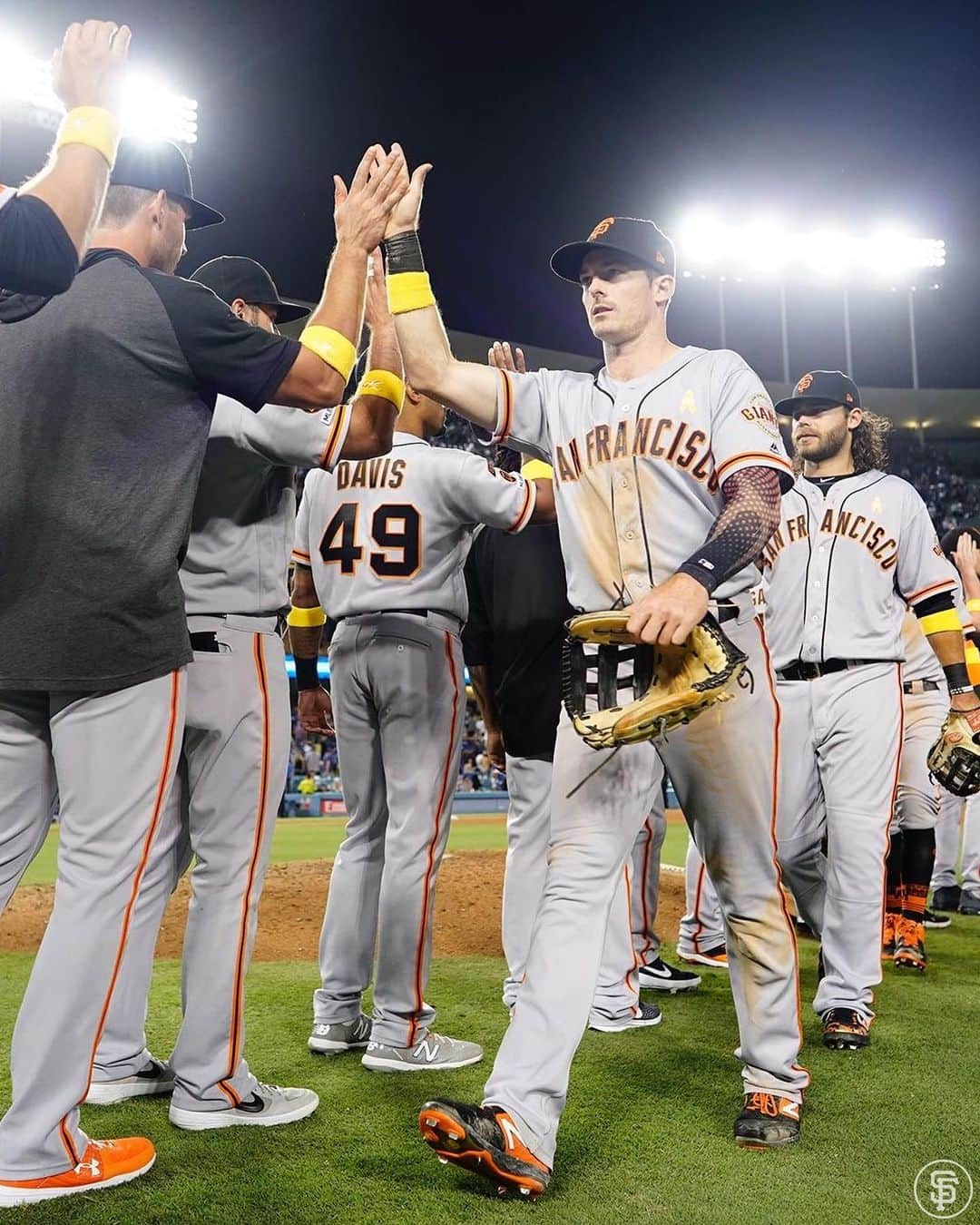 サンフランシスコ・ジャイアンツさんのインスタグラム写真 - (サンフランシスコ・ジャイアンツInstagram)「Live from LA, it’s Saturday night. (Victory edition!) #SFGiants」9月8日 14時30分 - sfgiants