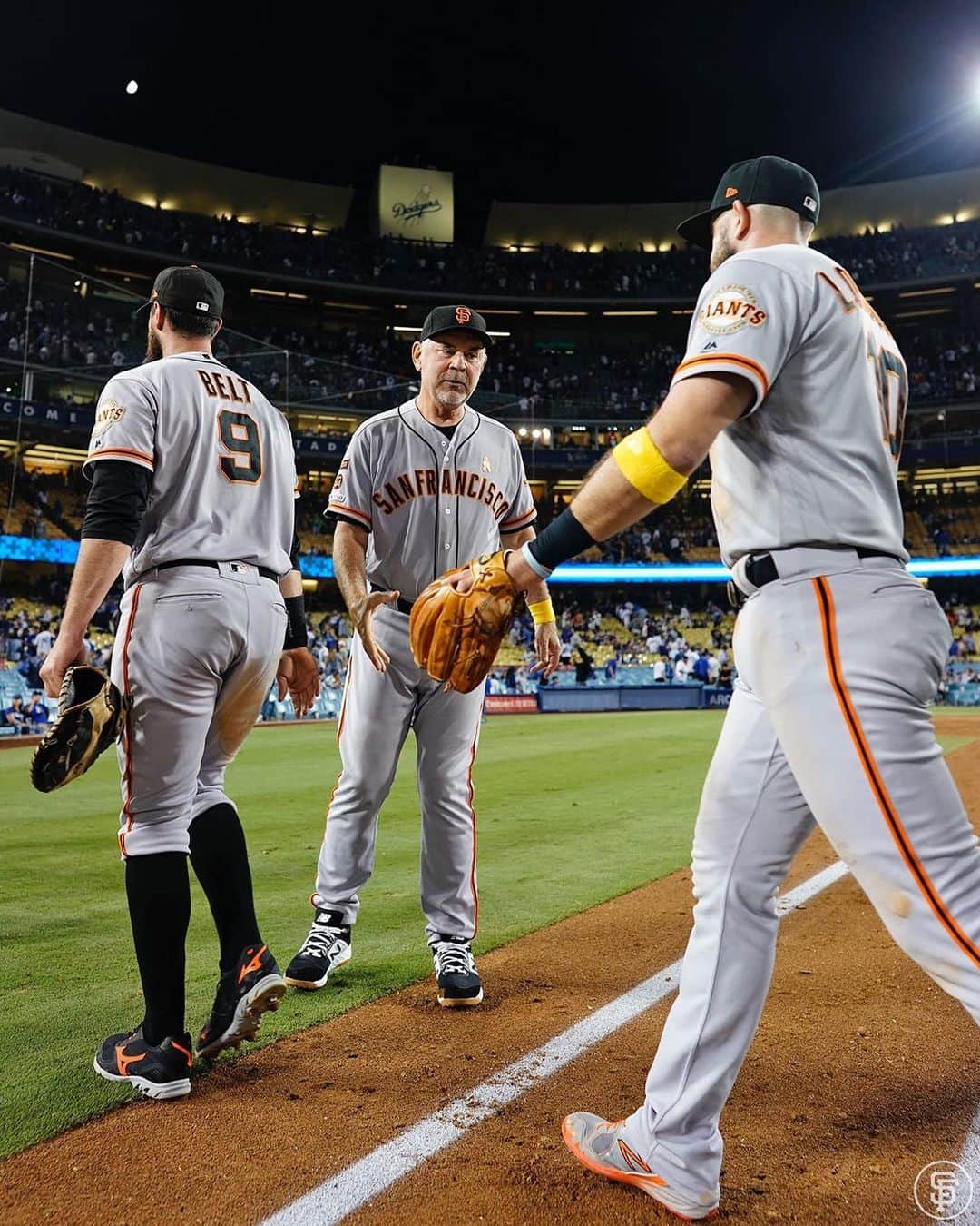 サンフランシスコ・ジャイアンツさんのインスタグラム写真 - (サンフランシスコ・ジャイアンツInstagram)「Live from LA, it’s Saturday night. (Victory edition!) #SFGiants」9月8日 14時30分 - sfgiants