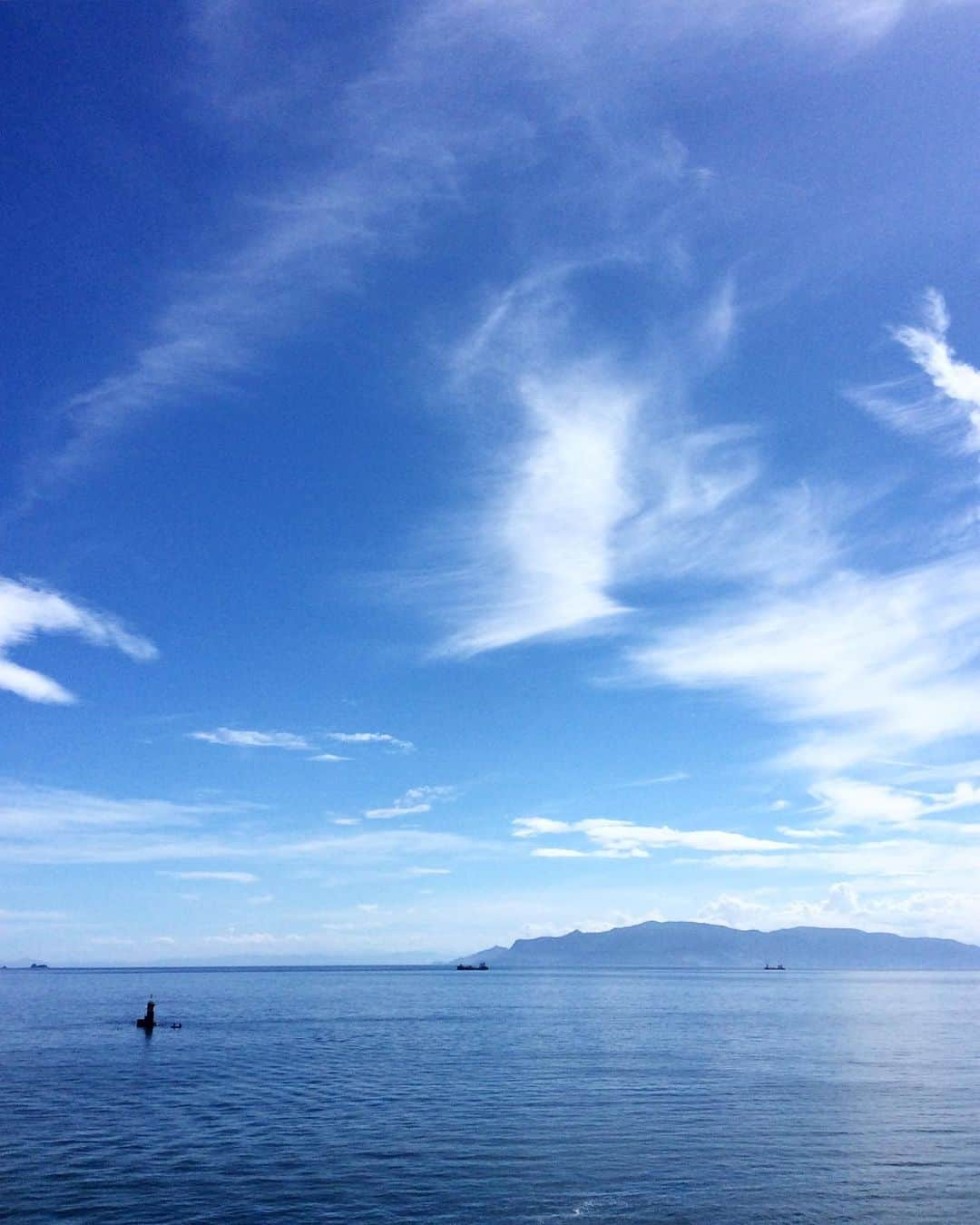 祥吉さんのインスタグラム写真 - (祥吉Instagram)「赤穂御崎14時の空 澄みきった空 小豆島もくっきり見えます #播州赤穂#赤穂#赤穂御崎#赤穂温泉#赤穂温泉祥吉#潮彩きらら祥吉 #祥吉#温泉#旅館#瀬戸内海#小豆島#小豆島が見える#青空#空#雲#快晴#青#ドライブコース」9月8日 14時32分 - akoshokichi