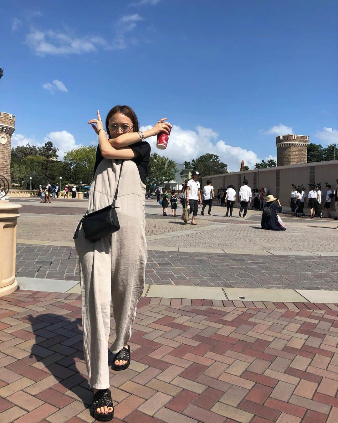 野尻美穂さんのインスタグラム写真 - (野尻美穂Instagram)「台風来る前に来ました🐭🏰 朝からテンション高めですっごい楽しんでる💪💕（特に後半の写真 私が1番好きなのはアップルティーソーダです🥤 早めに帰って台風に備えるよ！ #みなさまアドバイスありがとうございます🥺💕 #tokyodisneyland  #イーヨーかわいい大好き」9月8日 14時34分 - miho_cocoa